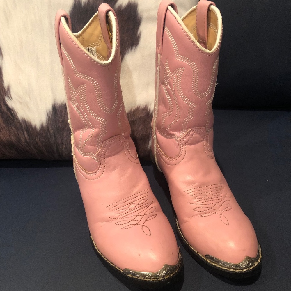 Girls pink Durango cowboy boots size 12, great condition, metal and white accent